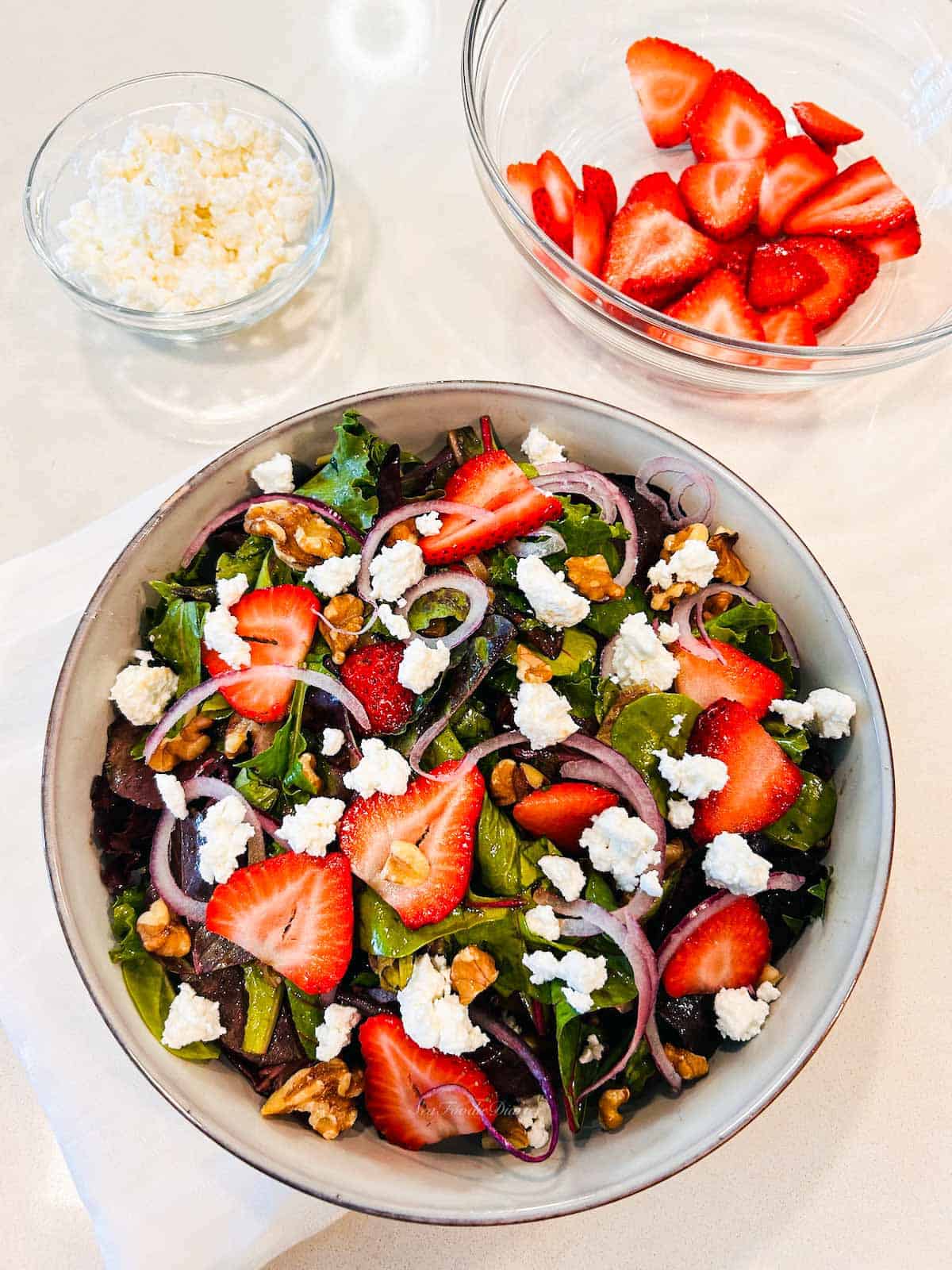 goat cheese and strawberry salad