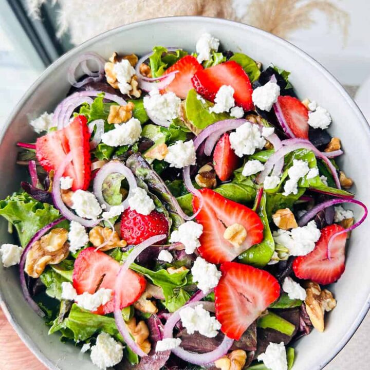 goat cheese and strawberry salad