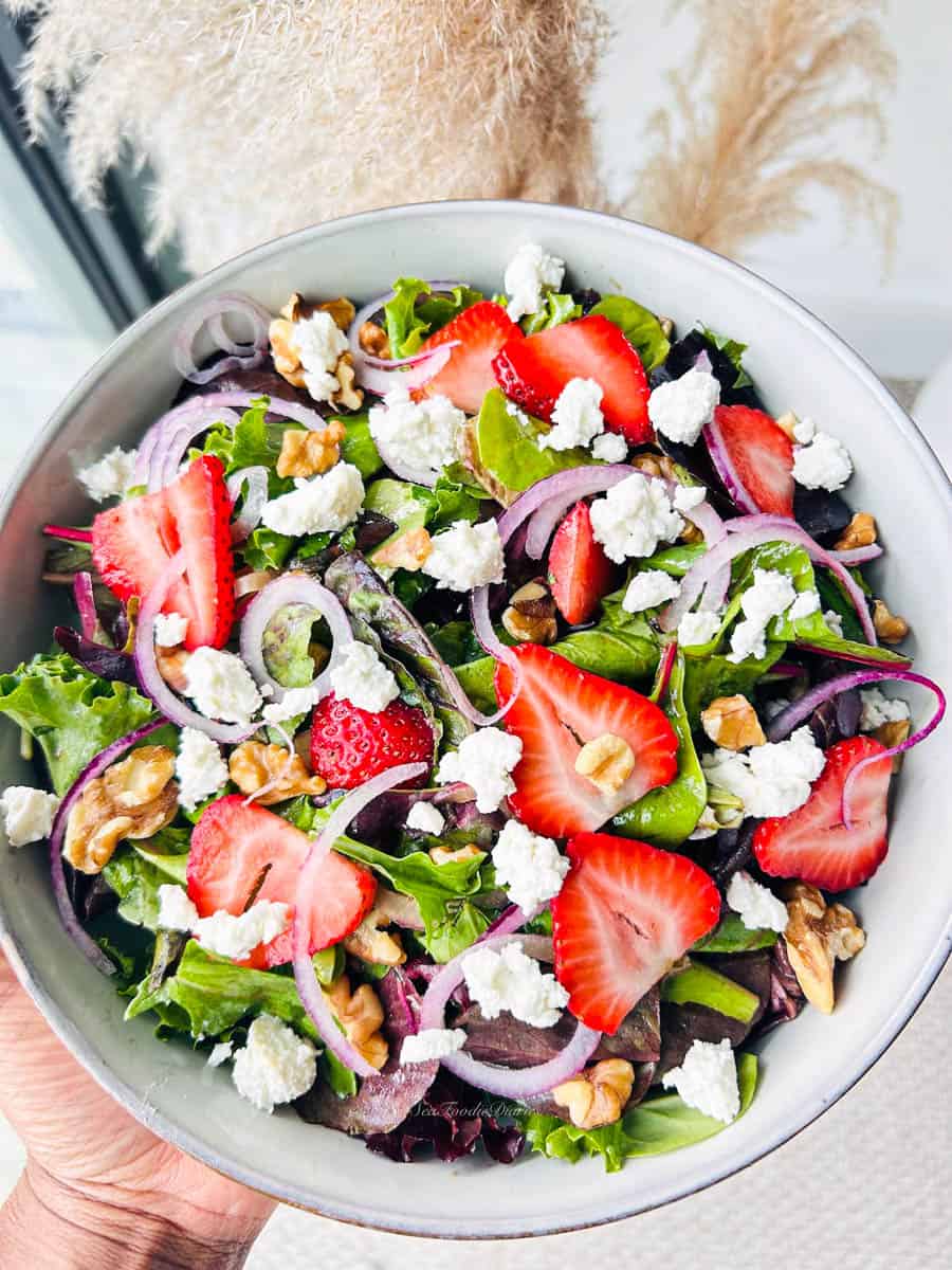 goat cheese and strawberry salad